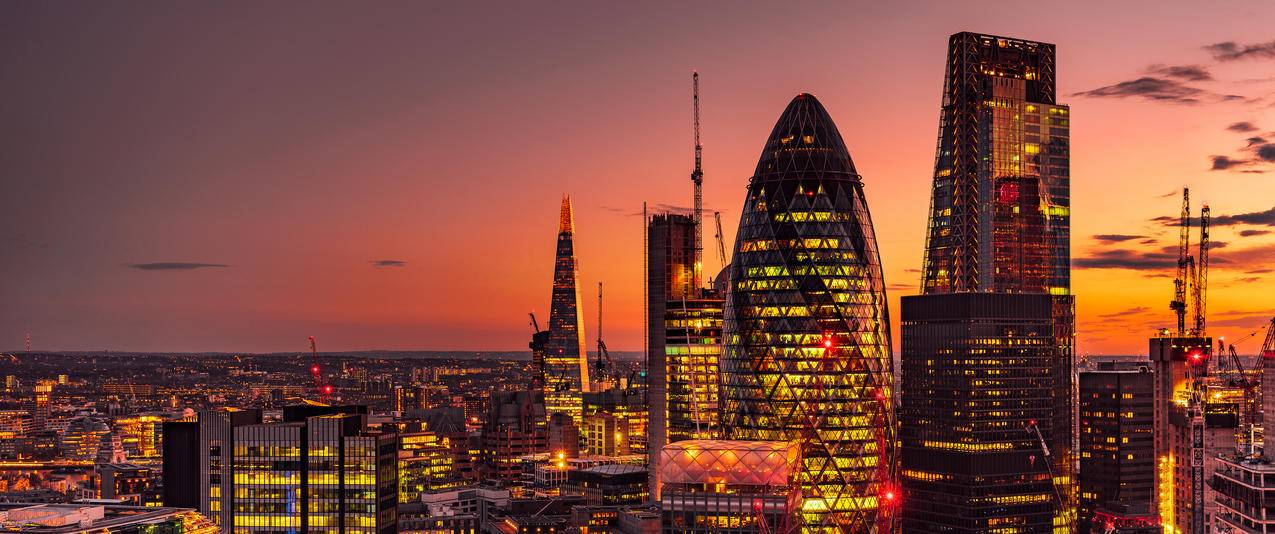 伦敦城市高楼风景带鱼屏壁纸图片